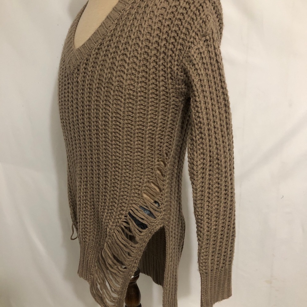 Womens Tan GUESS Sweater. Size XS. - Picture 4 of 8